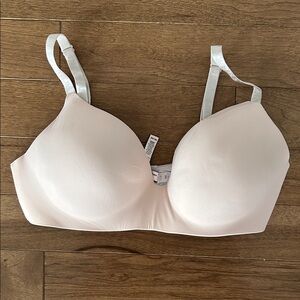 Victorias Secret T-shirt Lightly Lined Wireless Bra 38D